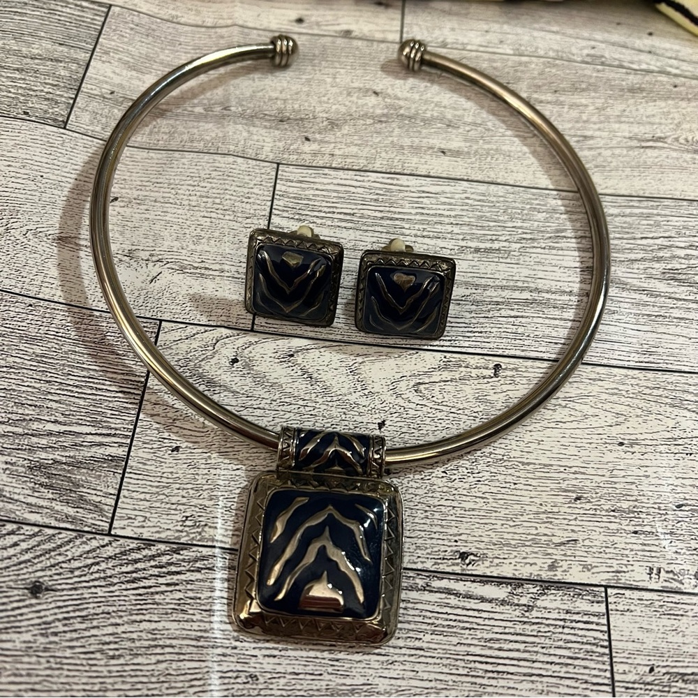 Vintage Silver Tone Solid Round Metal Cuff Choker Pendant Necklace & Earrings